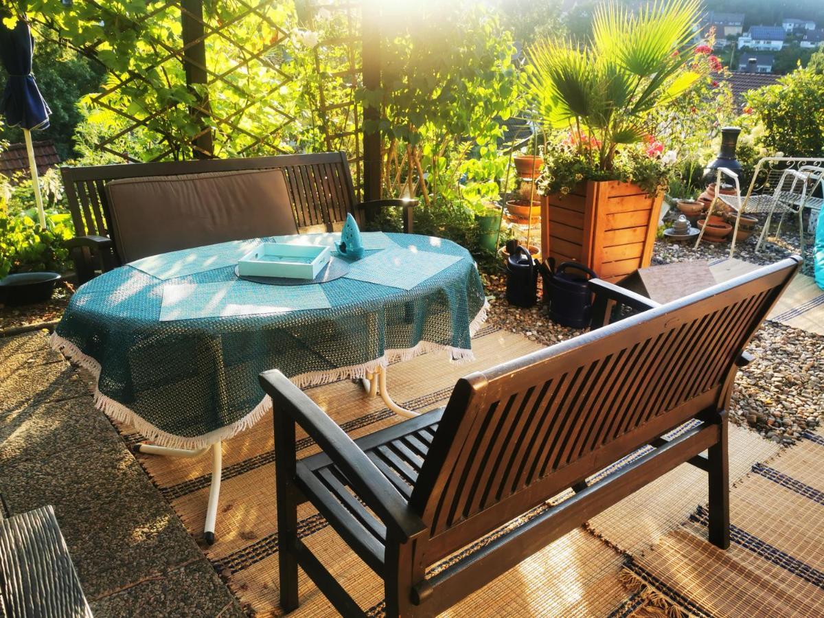 Ferienhaus Mit Riesen Garten, Drei Terrassen, Toller Aussicht Am Waldrand, Auch Als Monteur-Wohnung Hemer Luaran gambar